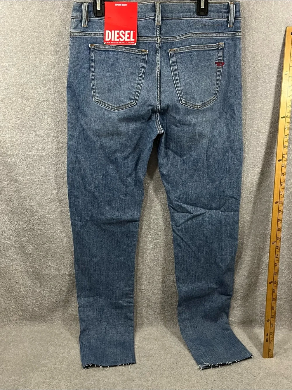 NWT Men’s Diesel 1983-09C01 Light Wash Denim Size 34x32 Raw Hem W/ Defect (Read)